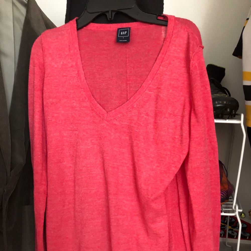 Gap vneck sweater